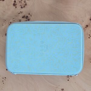 Suede lined sunglass carrying case